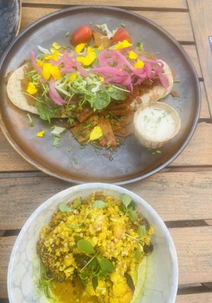 Karma en bloemkool steak  at Rooftop Bar Mauve in Tilburg