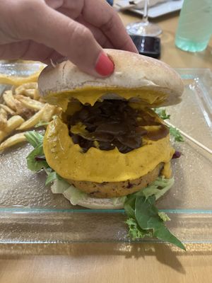 Vegan Experience con cheddar vegano   at B&B Gourmet Burger in Gran Canaria