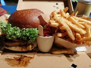 Burger with beyond meat better than the mushroom burger at Eden Jaxx in Copenhagen