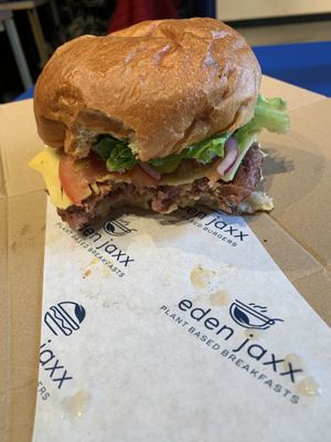 The classic burger. Amazing! Delicious, perfect! 🤤😋🤤😋🤤😋🤤😋 at Eden Jaxx in Copenhagen