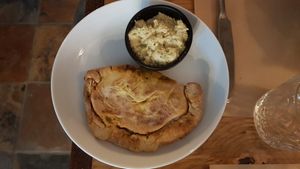 Naan with hummus at 1001 Saveurs Sauvages in Ajaccio