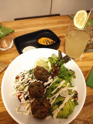 Un bowl libanais. Très très bon ! at 1001 Saveurs Sauvages in Ajaccio