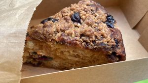 Una especie de bizcocho que me llevo para el desayuno (publico sin probar)  at 1001 Saveurs Sauvages in Ajaccio