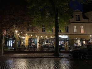 The outside in the evening at Frau Lüske Kaffeehaus in Berlin