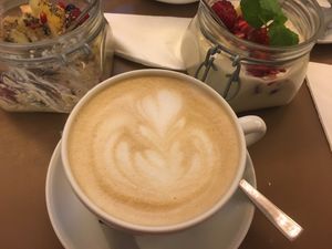 Großer Cappuccino und Sojajoghurt mit Obst und Porridge at Tomasa in Berlin