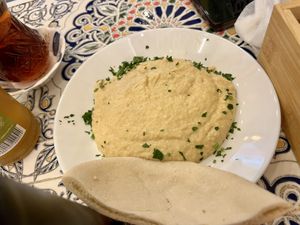 hummus  at BESH in Berlin