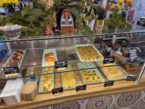 Vegan cake at the top, non vegan below at BESH in Berlin