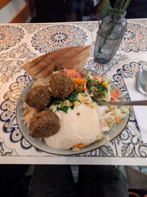 Falafel besh bowl at BESH in Berlin