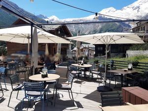 Outdoor seating at Da Rasso in Saas-fee