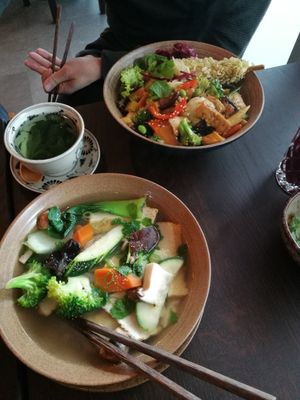 Pho Chay und Flamingo Bowl at To1980 Vegan in Dusseldorf