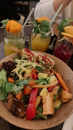Flamingo Bowl 😍😍🌱  at To1980 Vegan in Dusseldorf