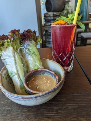 Sommerrolle und nicht alkoholisches, hausgemachtes Getränk at To1980 Vegan in Dusseldorf