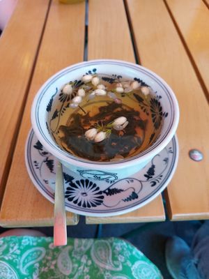 Jasmin-Tee at To1980 Vegan in Dusseldorf