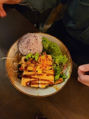 big bowl with veggies and tofu at To1980 Vegan in Dusseldorf