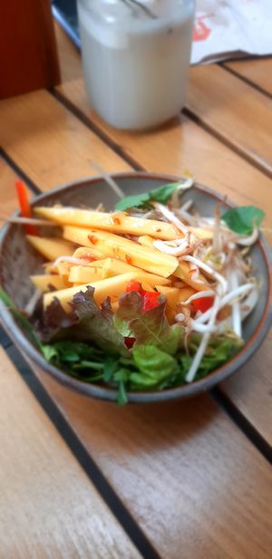 Mango salad at To1980 Vegan in Dusseldorf