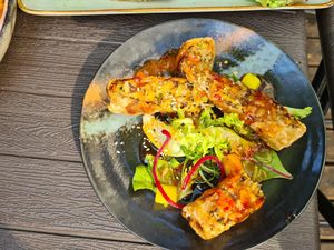 They cook in old frying fat.  Chicken nuguts go to the same fryer as vegetarian ones.   at To1980 Vegan in Dusseldorf