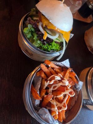 Bao Bun Burger at To1980 Vegan in Dusseldorf