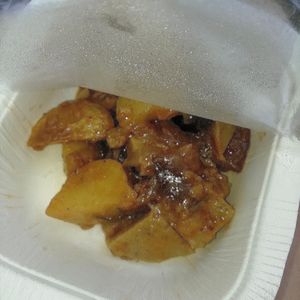 Seitan saltato con cipolla rossa, melanzane e salsa agrodolce - very tasty! at Jaa Nu' Rosticceria Vegana in Genoa