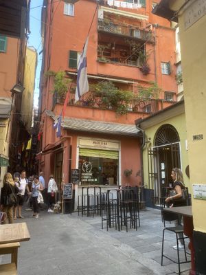 Lovely outdoor seating view  at Jaa Nu' Rosticceria Vegana in Genoa