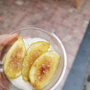 Figs cheesecake at Jaa Nu' Rosticceria Vegana in Genoa
