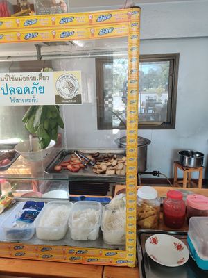 Soup station at Krua Jey Imbun - ครัวเจ อิ่มบุญ in Chumphon