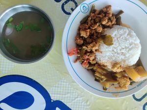 Cheap meal at Krua Jey Imbun - ครัวเจ อิ่มบุญ in Chumphon