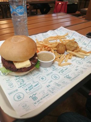 Hamburguesa con combo at On.Bun in Monterrey
