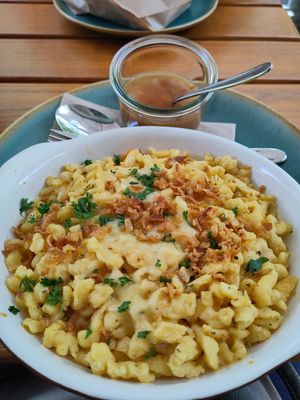 Chäs-Chnöpfli hausgemacht mitApfelmus at EMMA Bett & Bistro in Winterthur