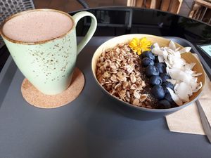 Pink Dragon breakfast with flower-power. 🙂 at Road to Aloha in Celle