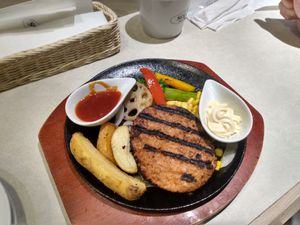 Omni hamburger at Soleil Hibiya Okuroji in Tokyo