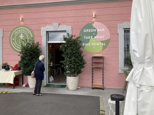 Entrance at Jack Fruit in Verbania