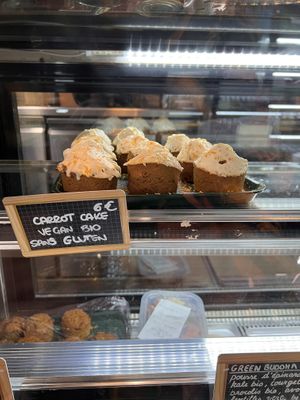 Délicieux carrot cake 🥕   at Woo in 