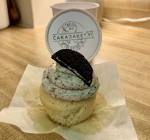 Vegan Oreo cupcake 🧁  at Cakabakery in Grand Rapids