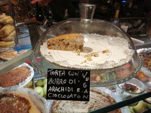 Peanut butter and chocolate cake at UNO Caffé Olistico in Bologna