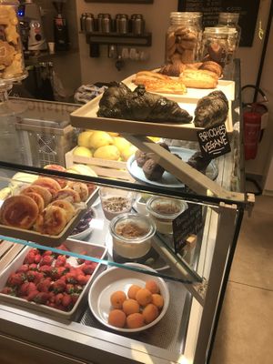 croissant, cakes and cookies all vegan at UNO Caffé Olistico in Bologna