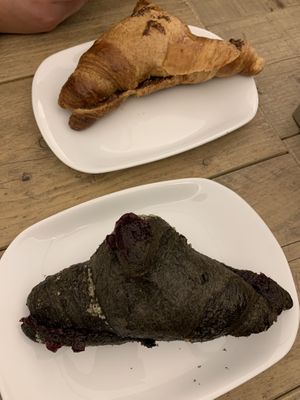 Croissant vegan (marmellata e cioccolato)  at UNO Caffé Olistico in Bologna
