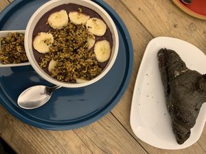 Açai bowl + croissant vegan  at UNO Caffé Olistico in Bologna