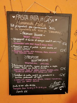 Daily main dishes at UNO Caffé Olistico in Bologna
