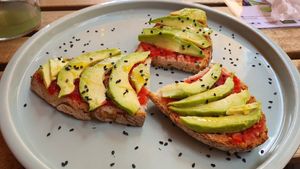Toast with tomato and avocado at UNO Caffé Olistico in Bologna