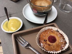 Raspberry muffin served with custard at UNO Caffé Olistico in Bologna