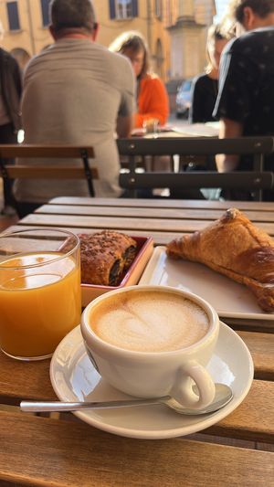   at UNO Caffé Olistico in Bologna