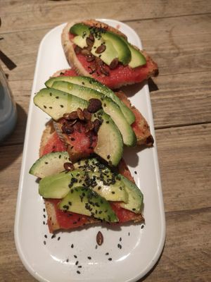 Avocado toast with tomato at UNO Caffé Olistico in Bologna
