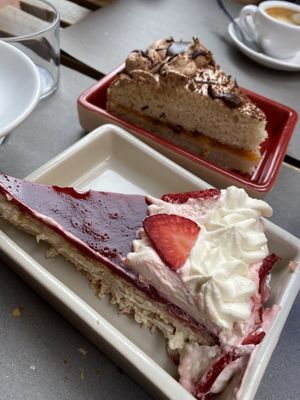 strawberry tiramisu   at UNO Caffé Olistico in Bologna