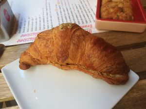 Cornetto al Pistacchio at UNO Caffé Olistico in Bologna