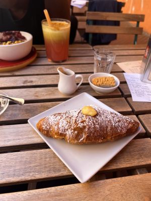 Turmeric croissant   at UNO Caffé Olistico in Bologna