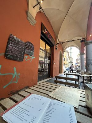 Outdoor seating   at UNO Caffé Olistico in Bologna