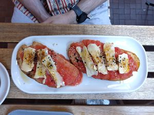 Toast with tomato and goat cheese at UNO Caffé Olistico in Bologna