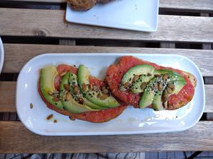 Toast with tomato and avocado at UNO Caffé Olistico in Bologna