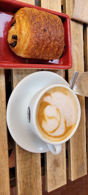 Chocolate croissant and capuccino at UNO Caffé Olistico in Bologna