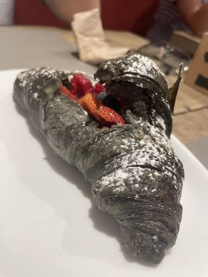 Croissant with berries  at UNO Caffé Olistico in Bologna
